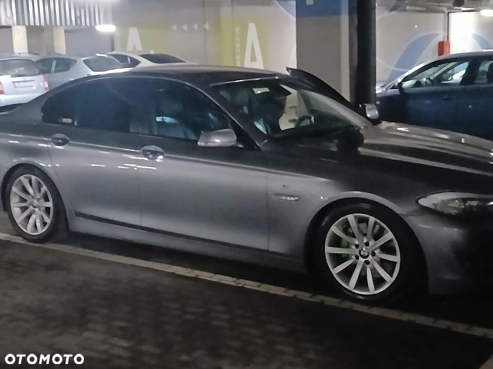 BMW Seria 5 528i - 5
