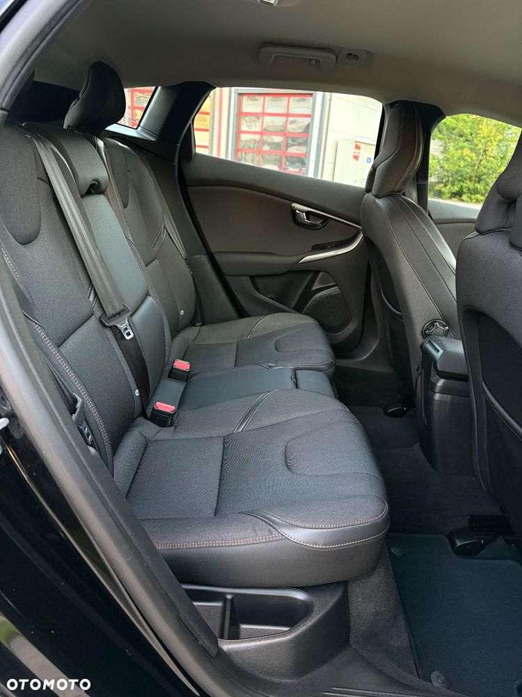 Volvo V40 Cross Country D2 Momentum - 19