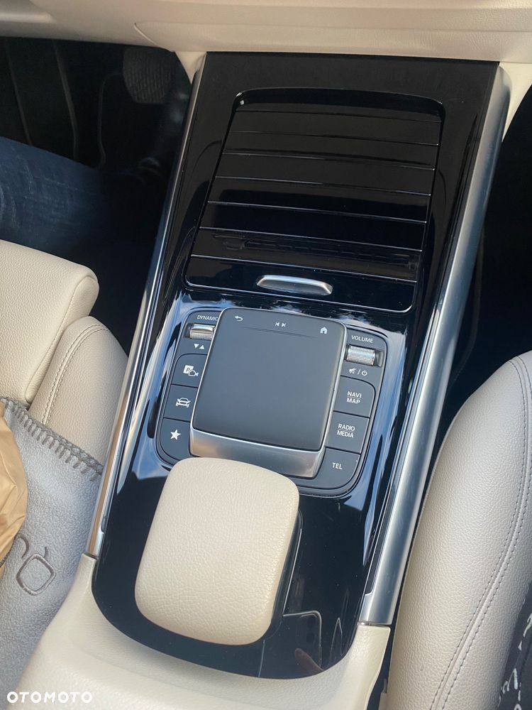 Mercedes-Benz GLA 200 - 10