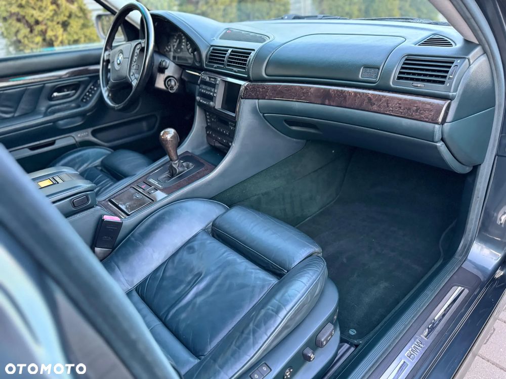 BMW Seria 7 750i - 29