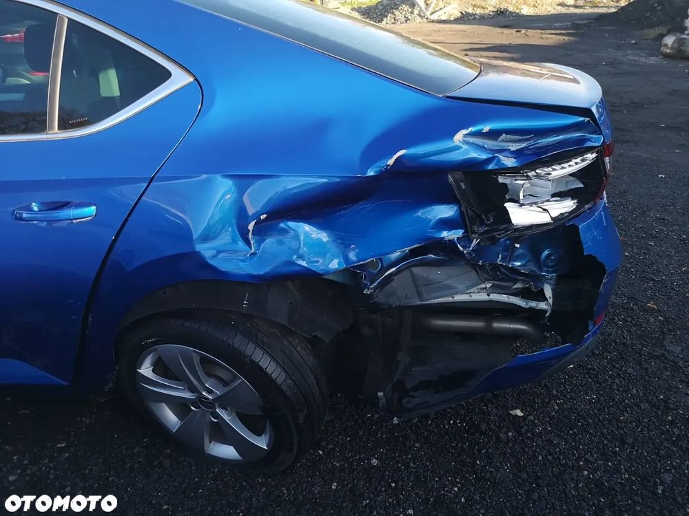 Skoda Superb 2.0 TDI DSG Ambition - 35