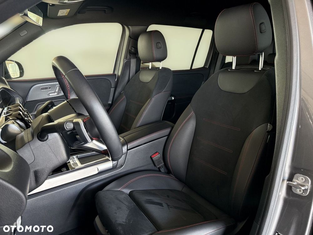Mercedes-Benz GLB - 16