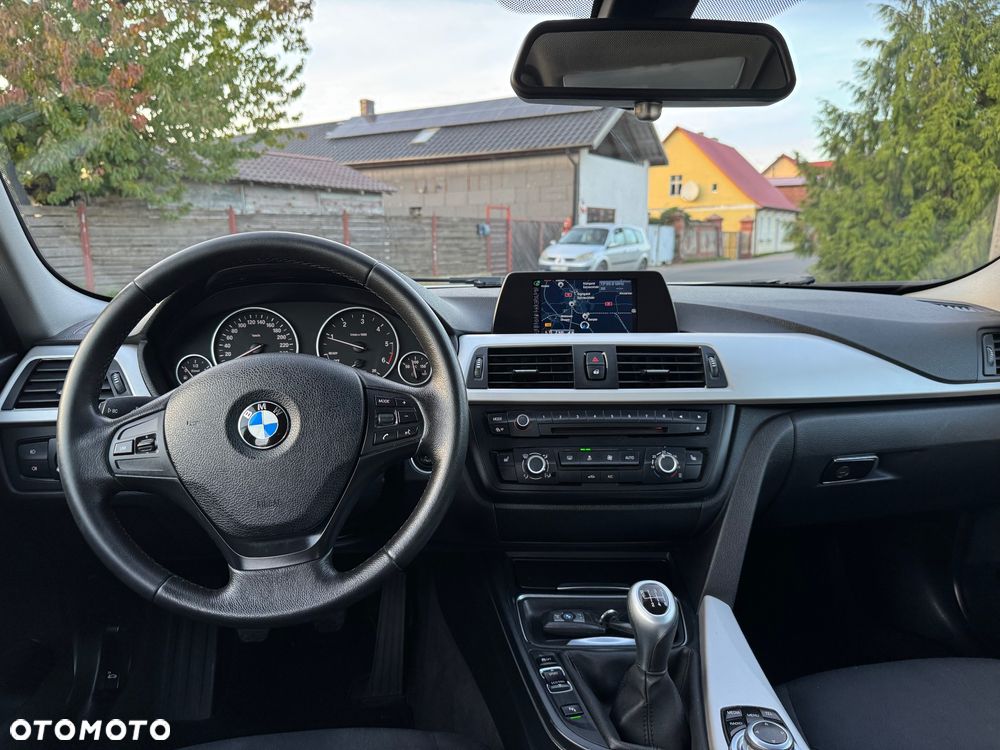 BMW Seria 3 318d Touring - 18