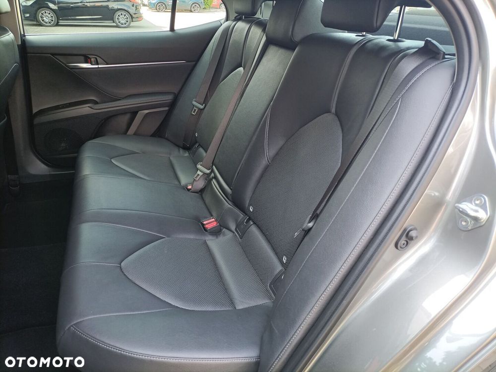 Toyota Camry 2.5 Hybrid Executive CVT - 12
