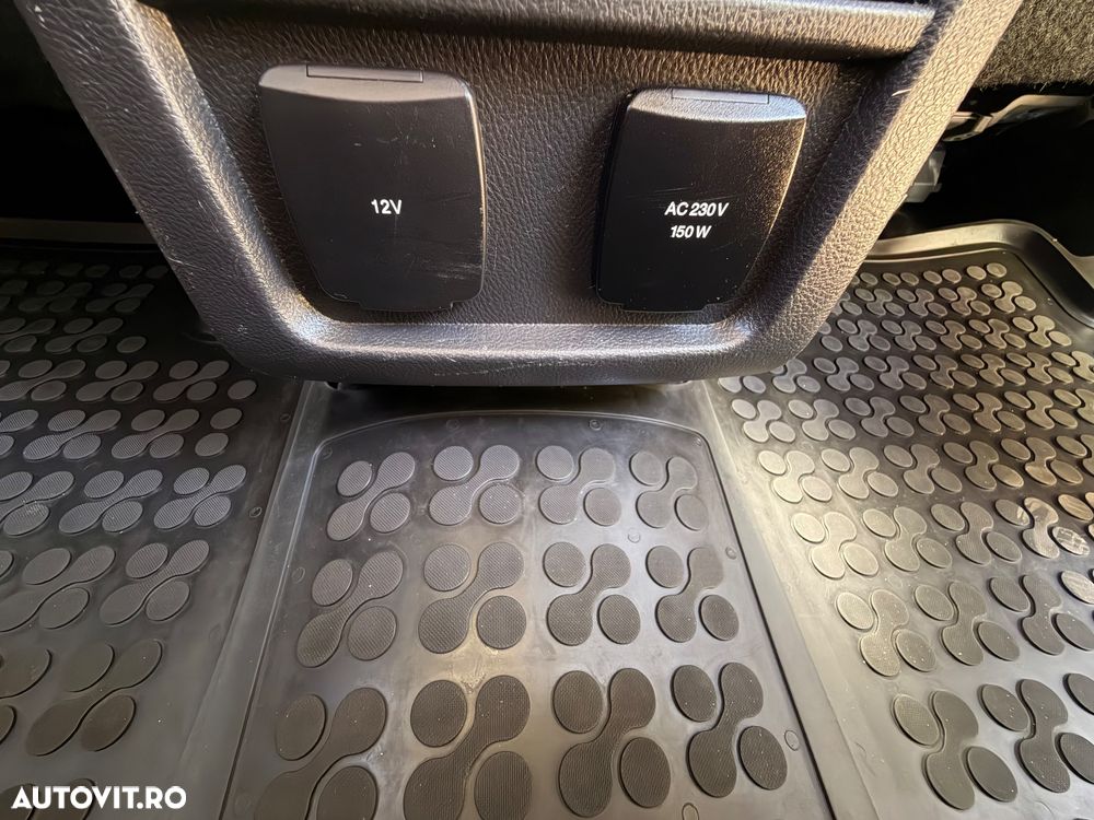 Ford S-Max - 11