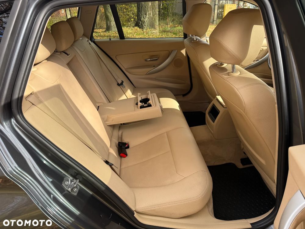BMW Seria 3 318d DPF Touring Edition Exclusive - 28