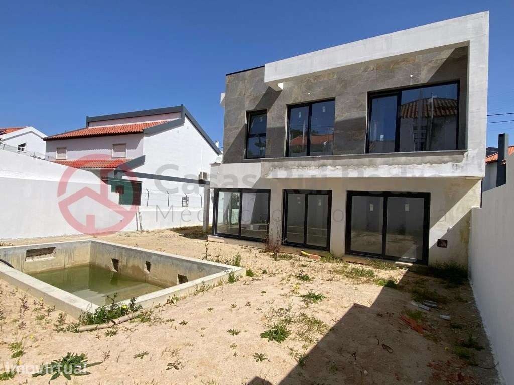 Terreno Urbano para Construção de Moradia T4 com Piscina, em Charne... - Grande imagem: 4/47