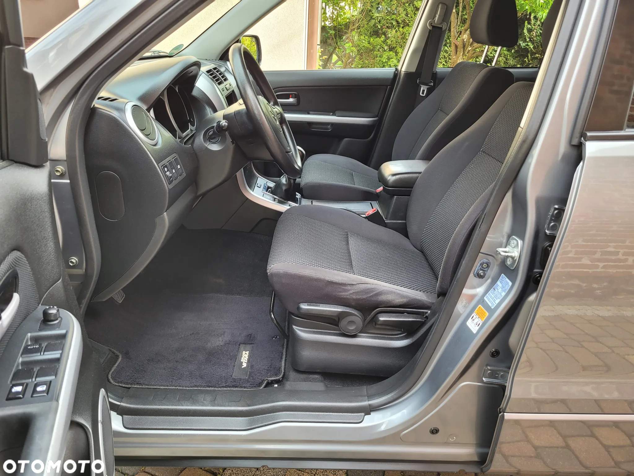 Suzuki Grand Vitara 2.0 Comfort + - 12