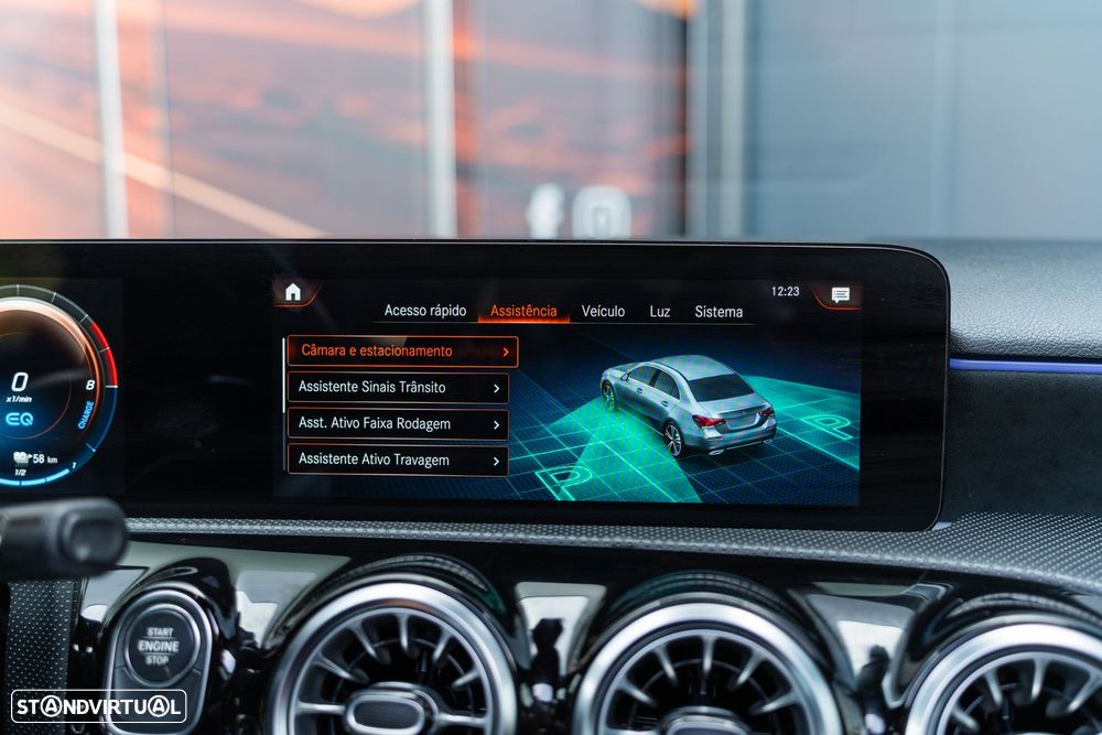 Mercedes-Benz A 250 Limousine e AMG Line - 16
