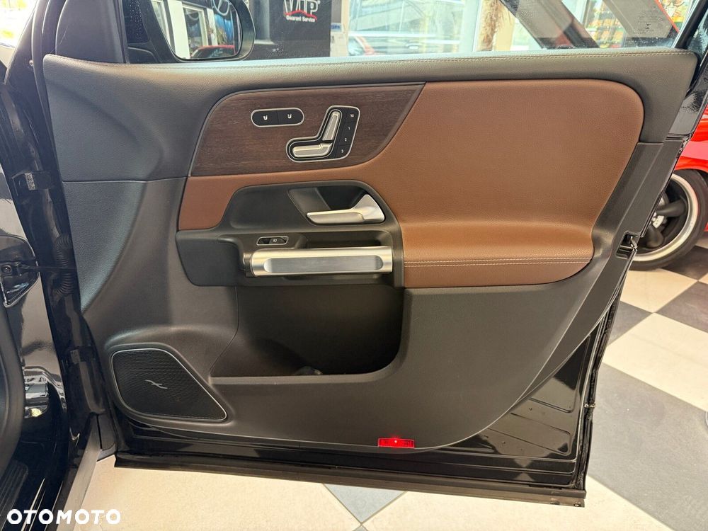 Mercedes-Benz GLB - 16