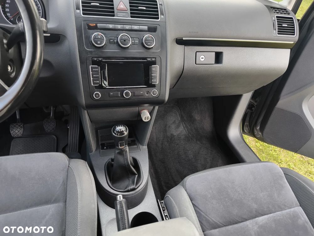 Volkswagen Touran 2.0 TDI DPF Highline - 12