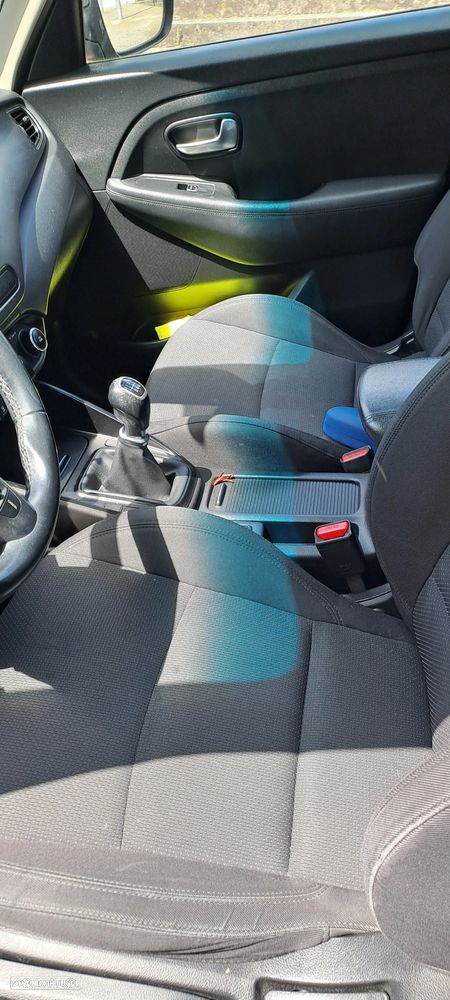 Kia Carens 1.7 CRDi ISG TX - 8