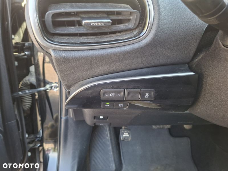 Toyota Prius (Hybrid) Executive - 21