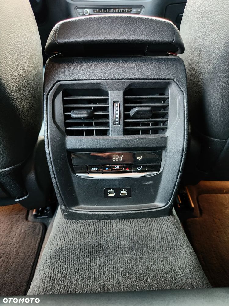 BMW Seria 3 330e M Sport - 25