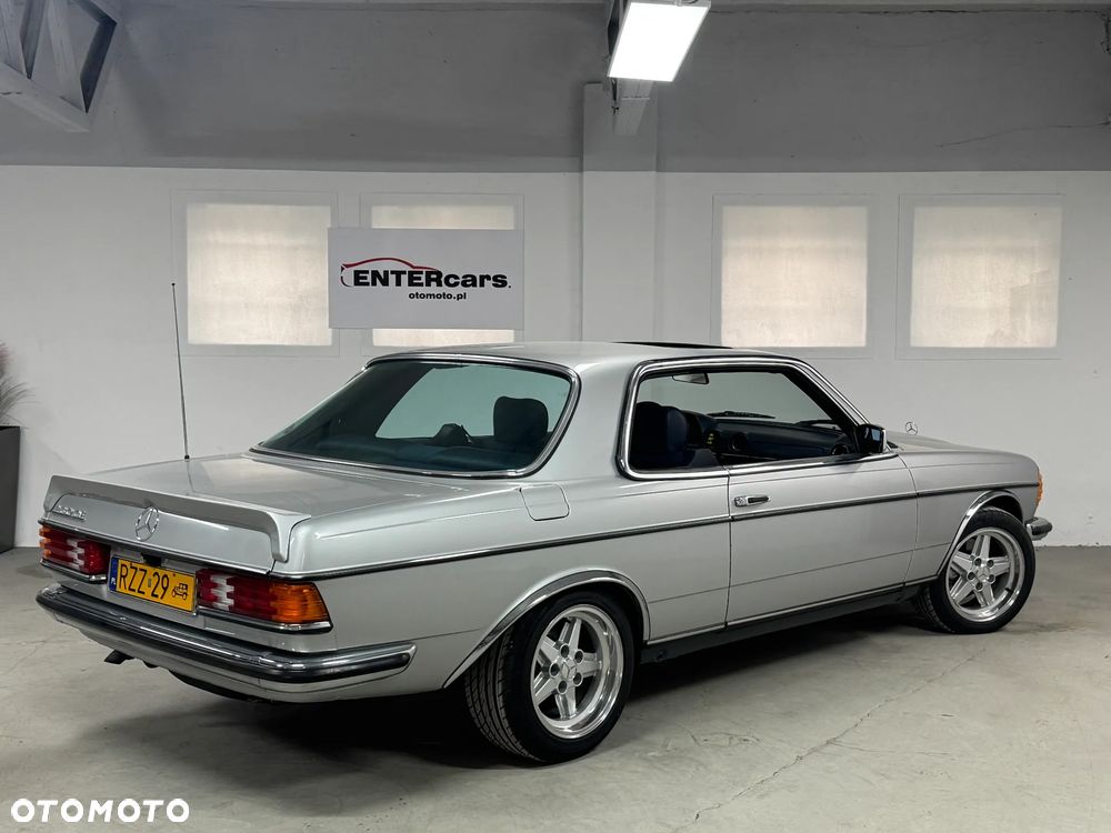 Mercedes-Benz W123 - 18
