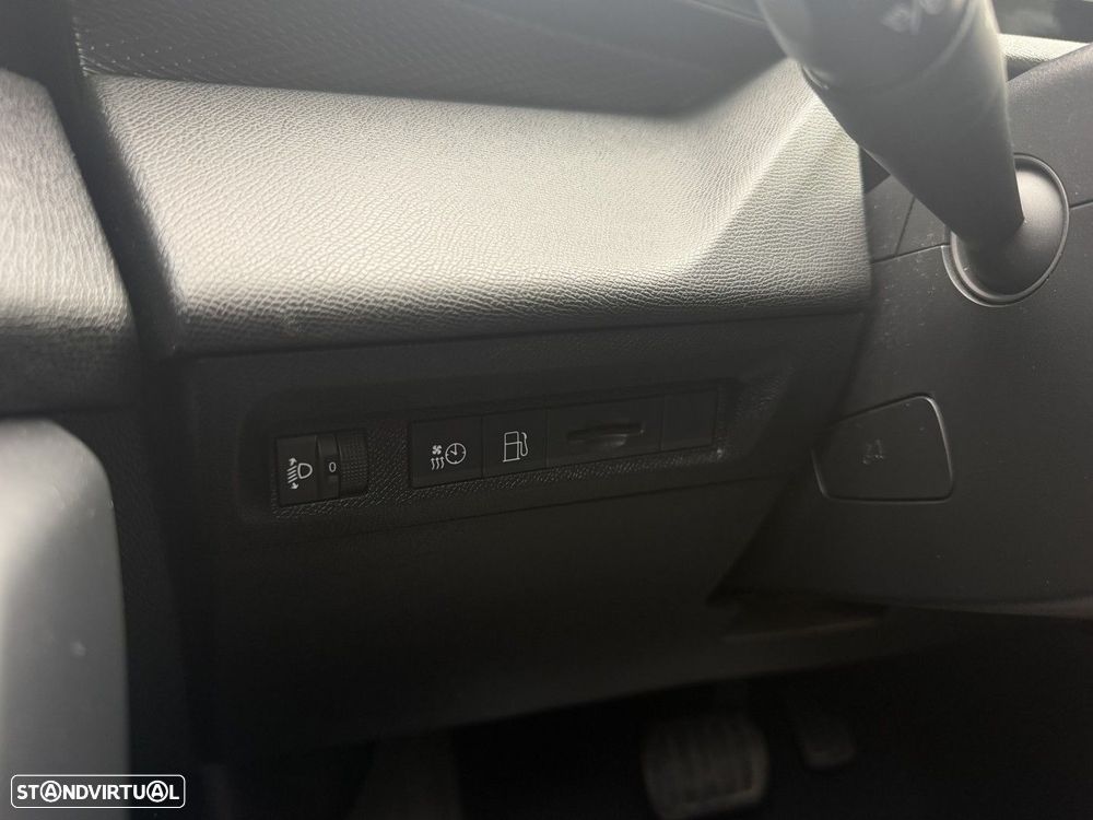 Peugeot 308 1.6 Hybrid Allure Pack e-EAT8 - 47