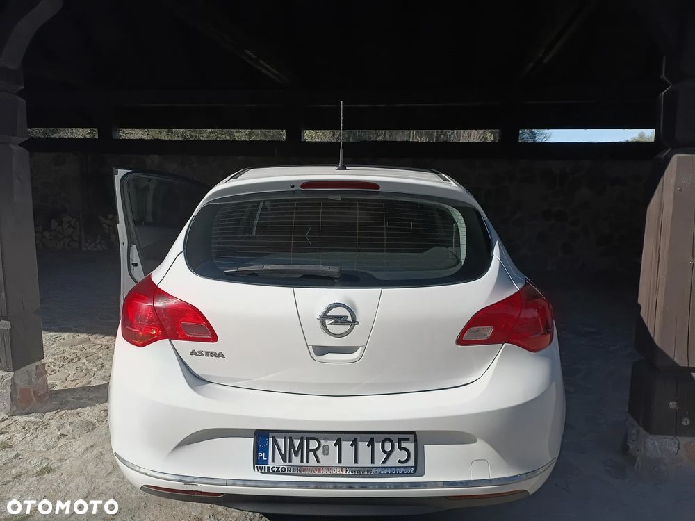 Opel Astra 1.6 Essentia - 11