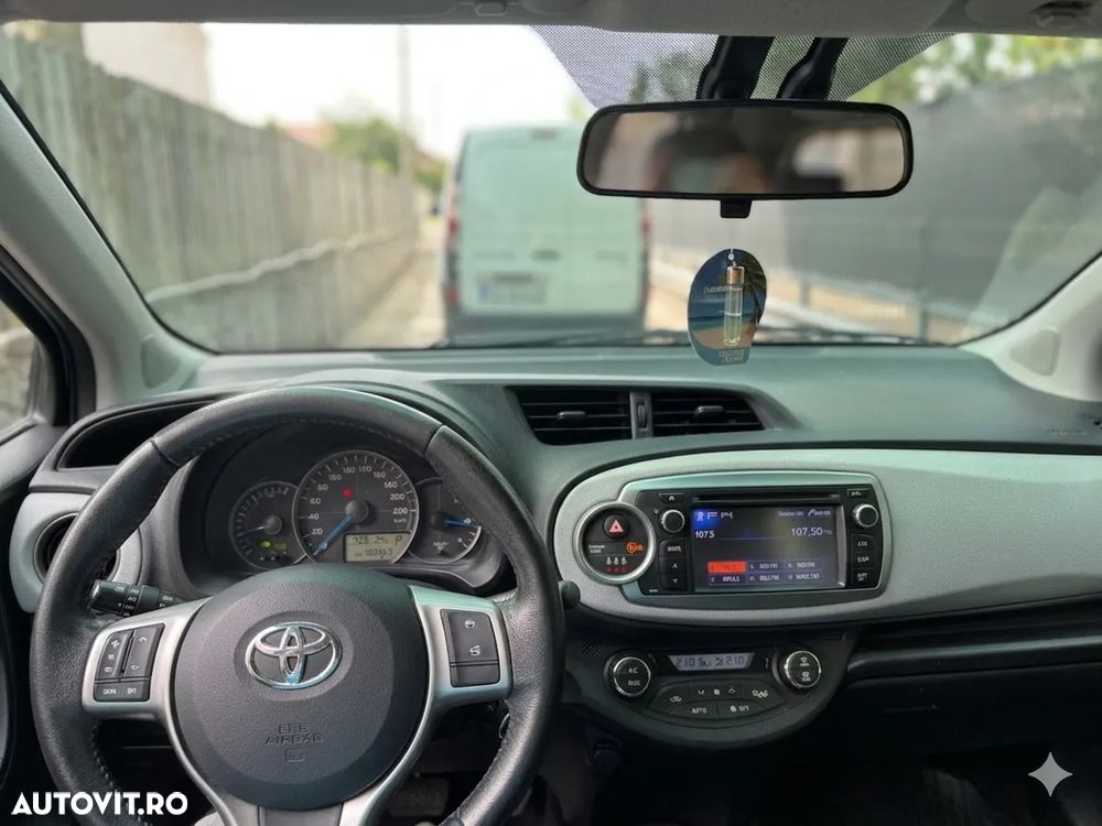 Toyota Yaris 1.5 VVT-i HSD Sol - 6