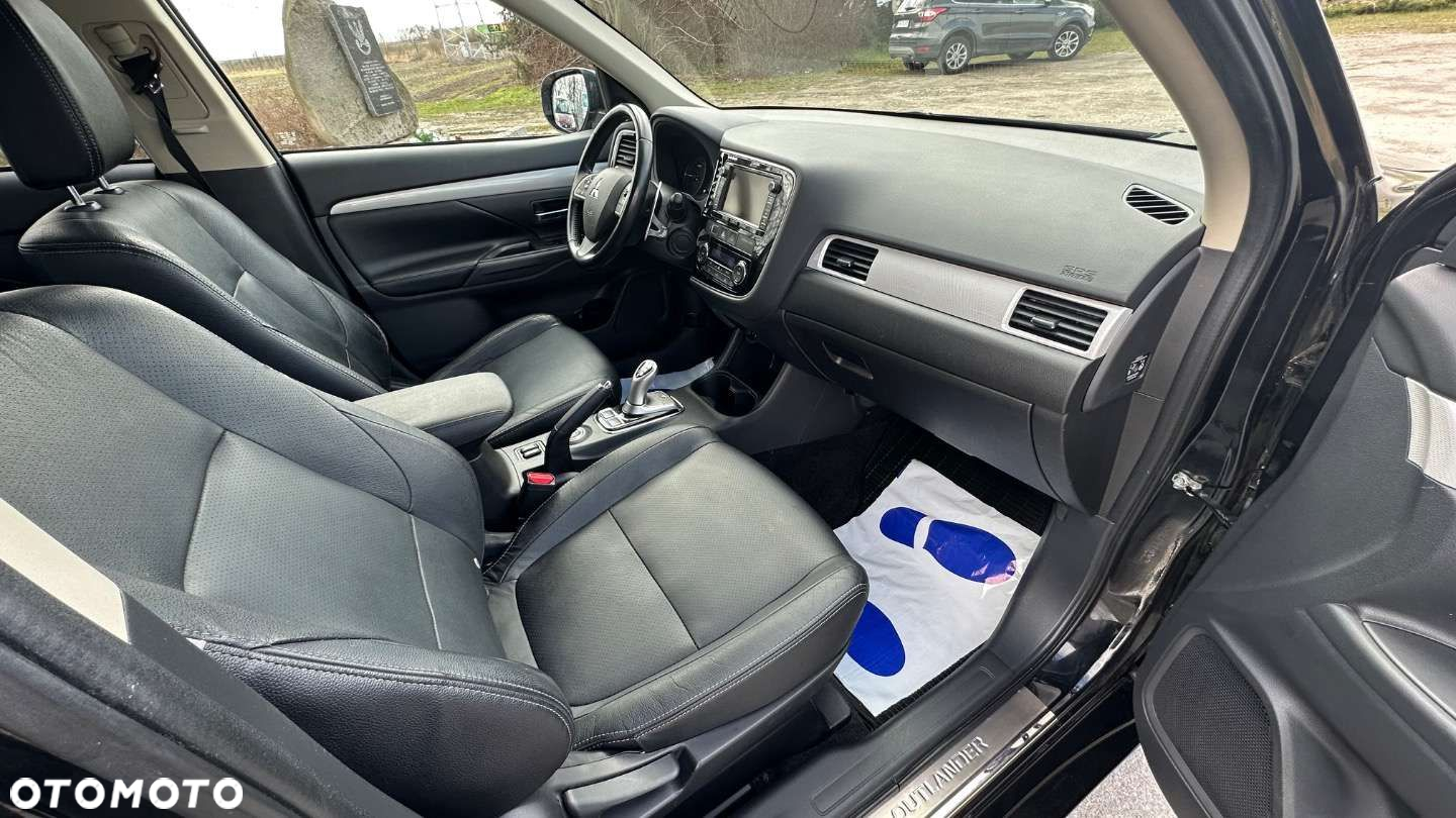 Mitsubishi Outlander - 40