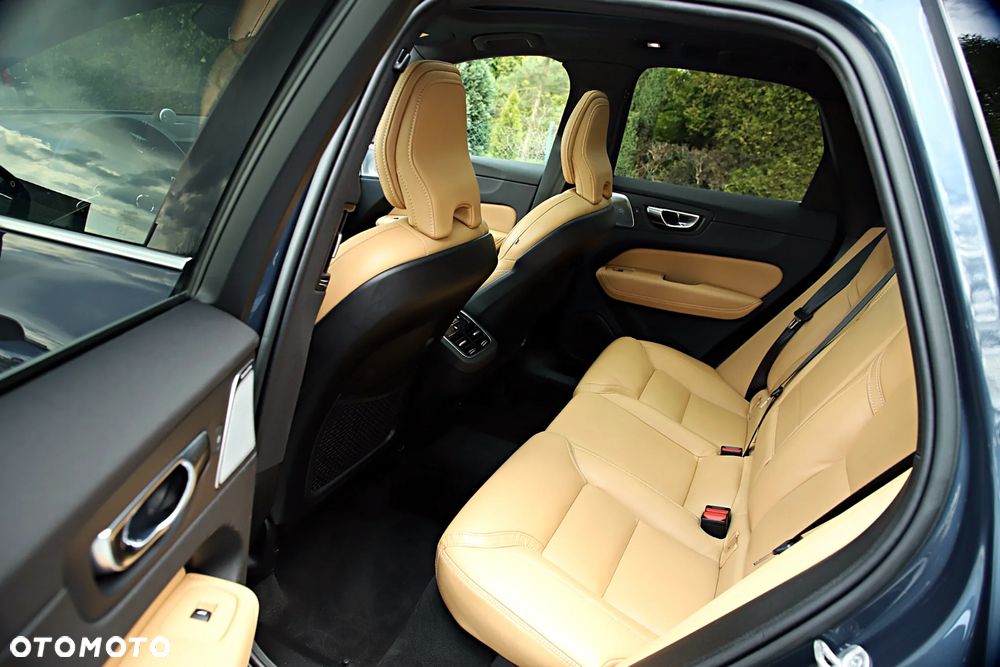 Volvo XC 60 B6 B AWD Ultimate Bright - 22