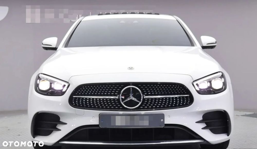 Mercedes-Benz Klasa E 220 d 4Matic 9G-TRONIC AMG Line - 4