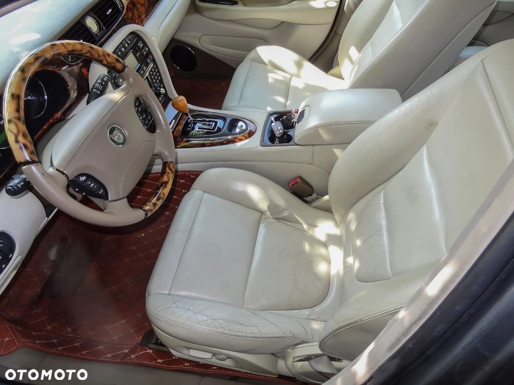 Jaguar XJ XJ8 4.2 Executive - 11
