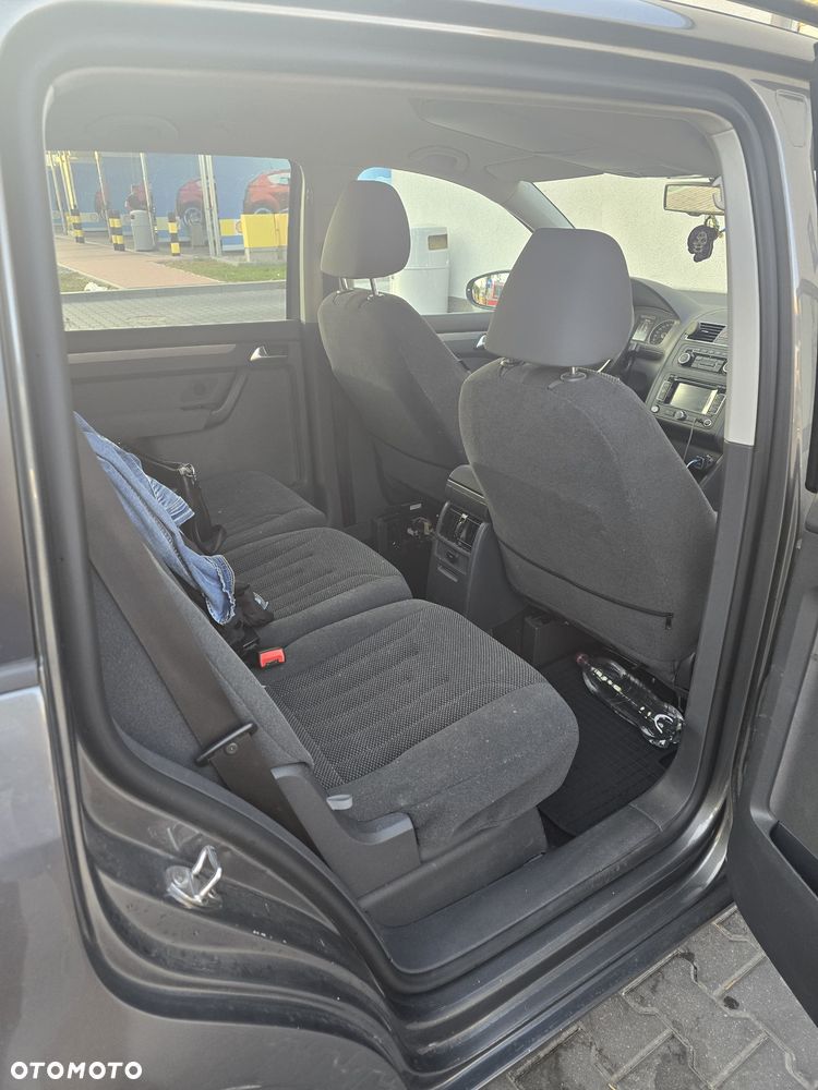 Volkswagen Touran - 4