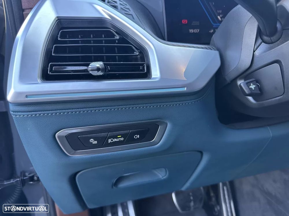 BMW XM Label Red - 24