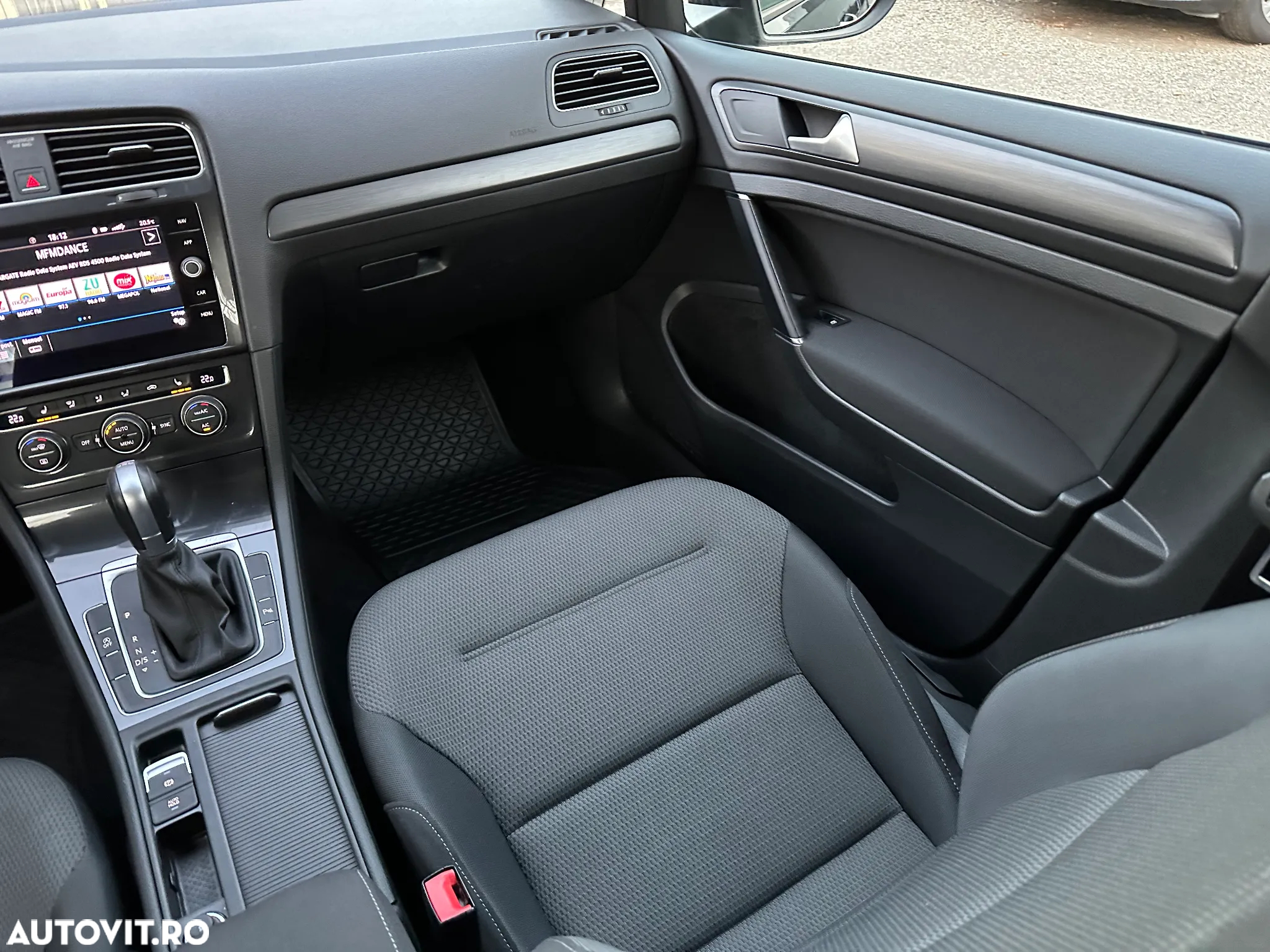 Volkswagen Golf - 10