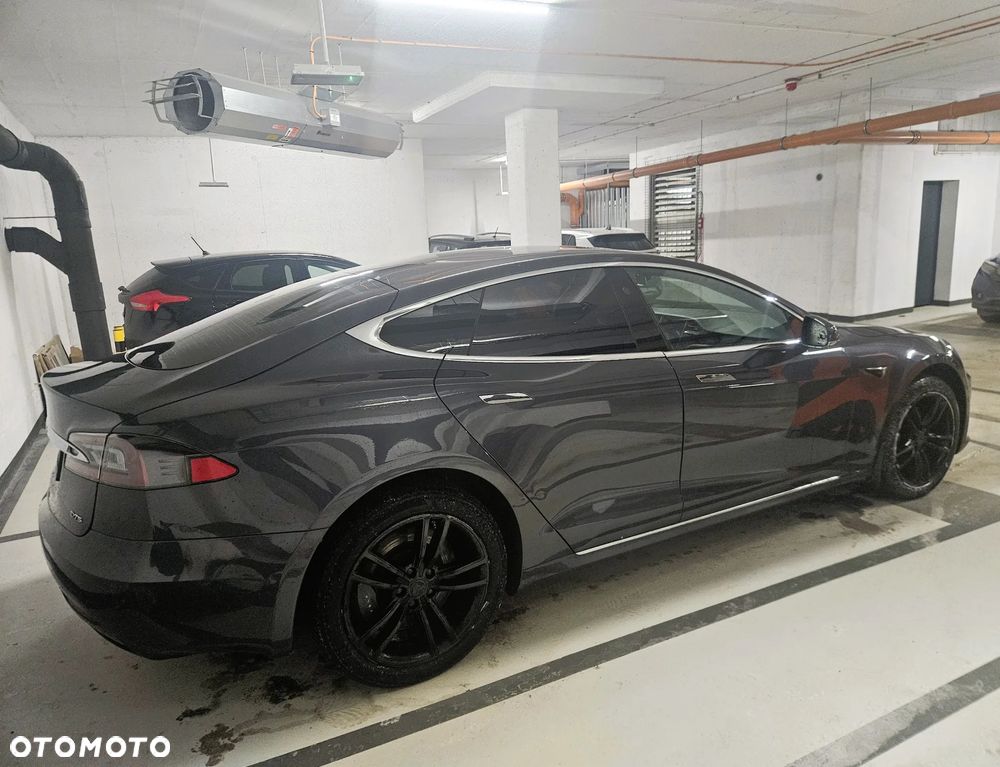 Tesla Model S - 2