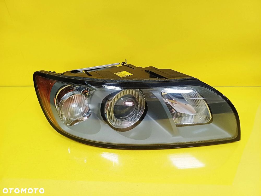 REFLEKTOR LAMPA SOCZEWKA PRAWY PRZÓD VOLVO V50 I 30698886 NR104 - 1