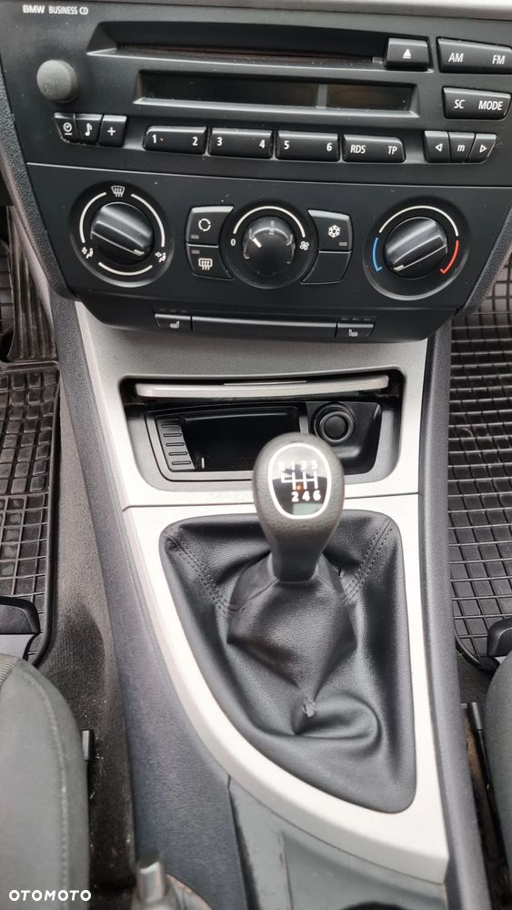 BMW Seria 1 118d - 28