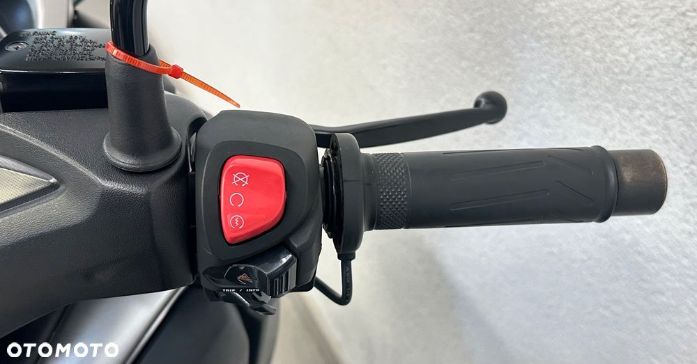 Yamaha X-max - 7