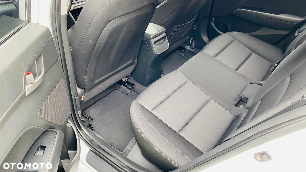 Hyundai Elantra - 20