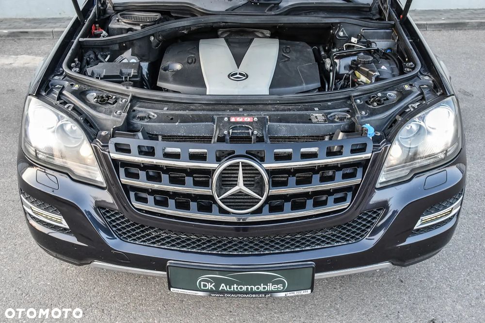 Mercedes-Benz ML 300 CDI 4Matic 7G-TRONIC DPF BlueEFFICIENCY Grand Edition - 39