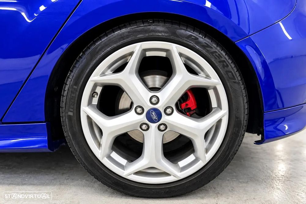 Ford Focus 2.0 EcoBoost ST c/ Pack Pele Desportiva - 15