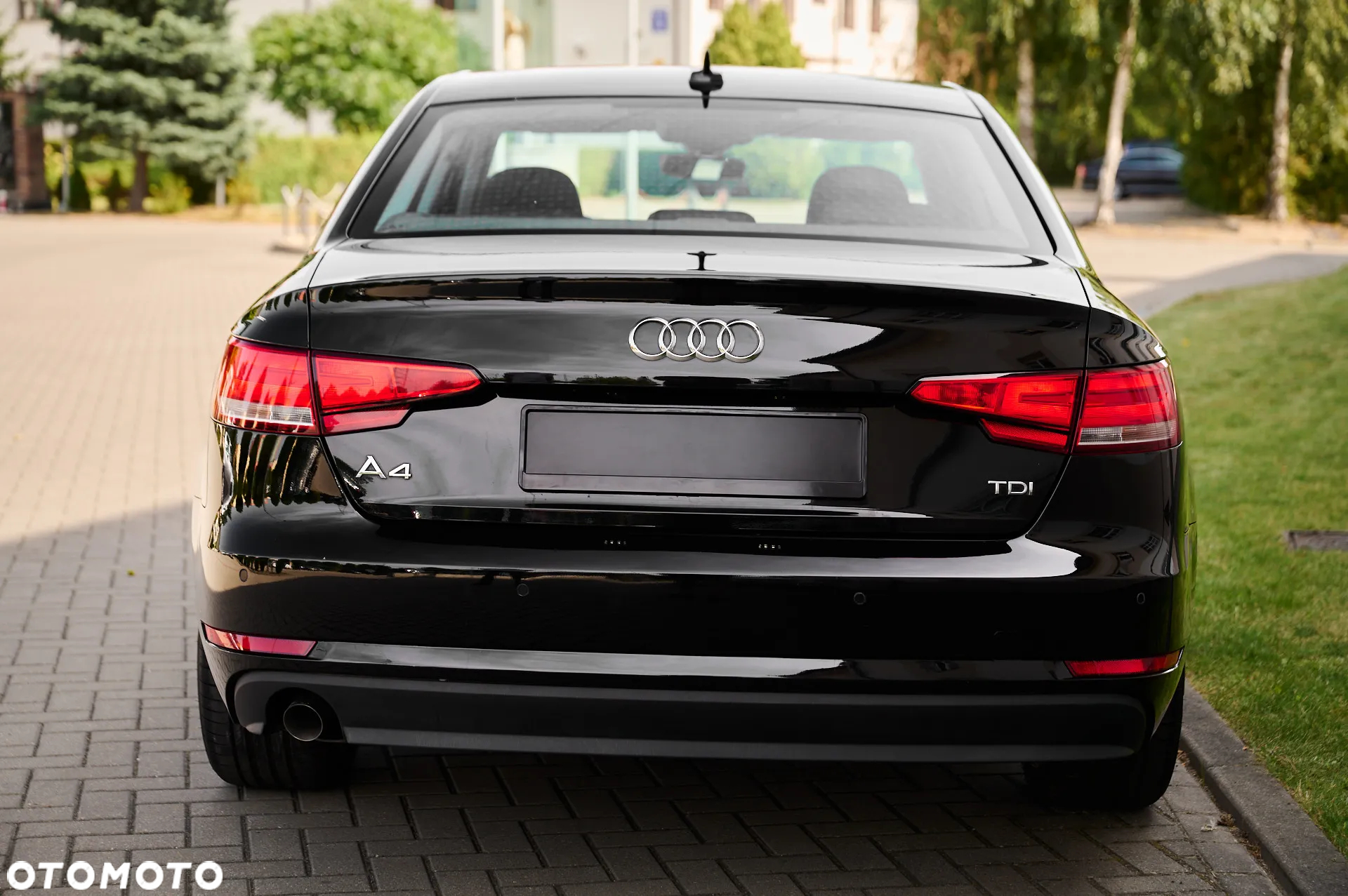 Audi A4 2.0 TDI ultra S tronic design - 11