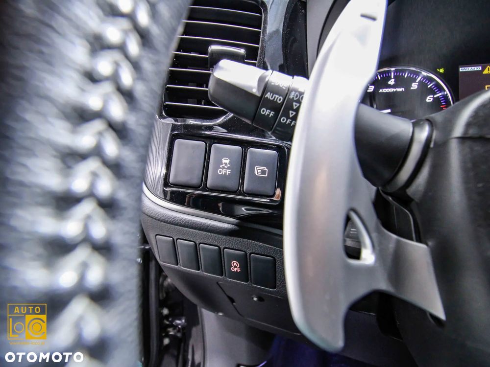 Mitsubishi Outlander 2.0 Instyle Navi 4WD CVT - 32