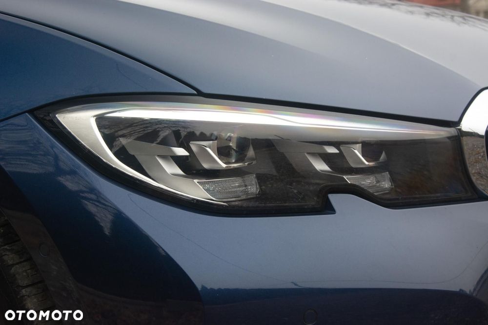 BMW Seria 3 320d xDrive Luxury Line - 34