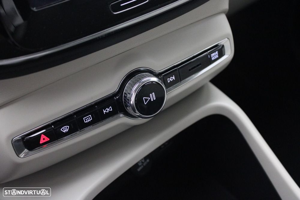 Volvo XC 40 2.0 D3 Momentum Plus Geartronic — fotografia 20