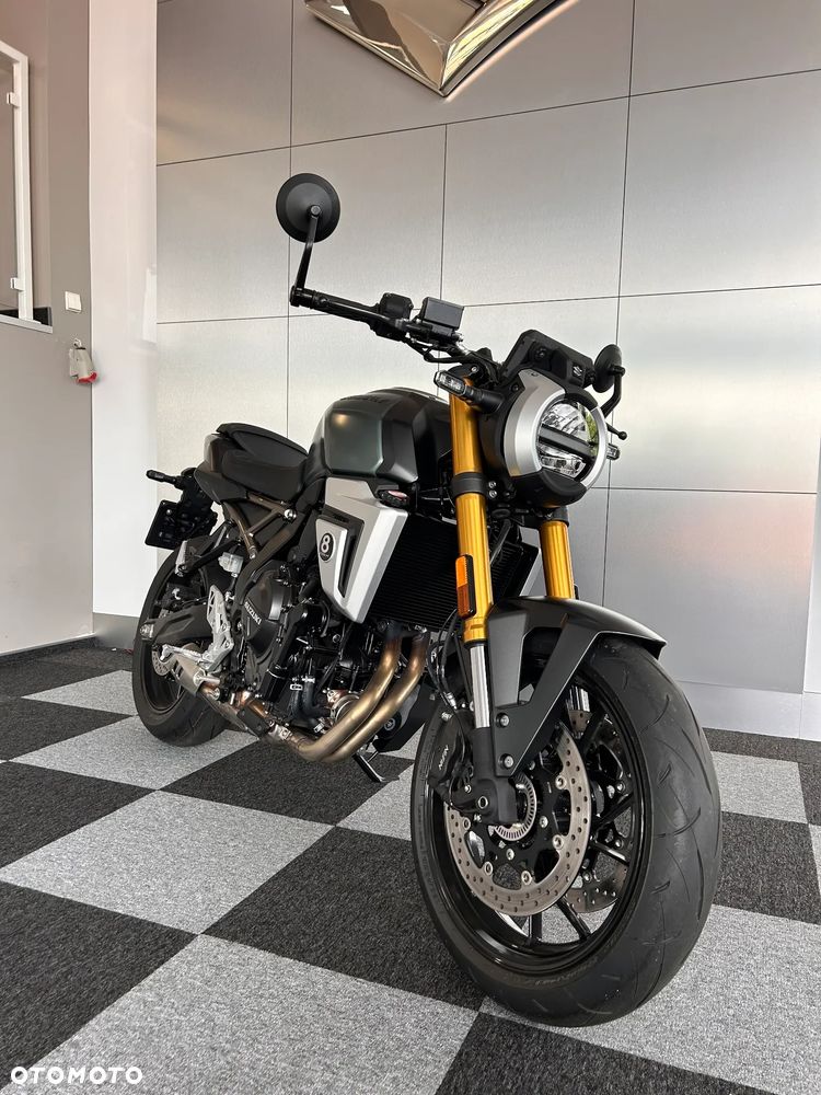 Suzuki GSX - 2