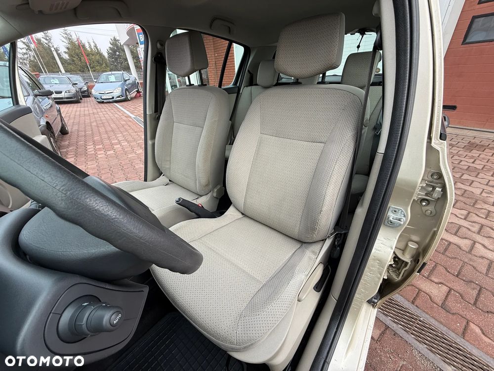 Renault Clio 1.2 16V Confort Dynamique - 14