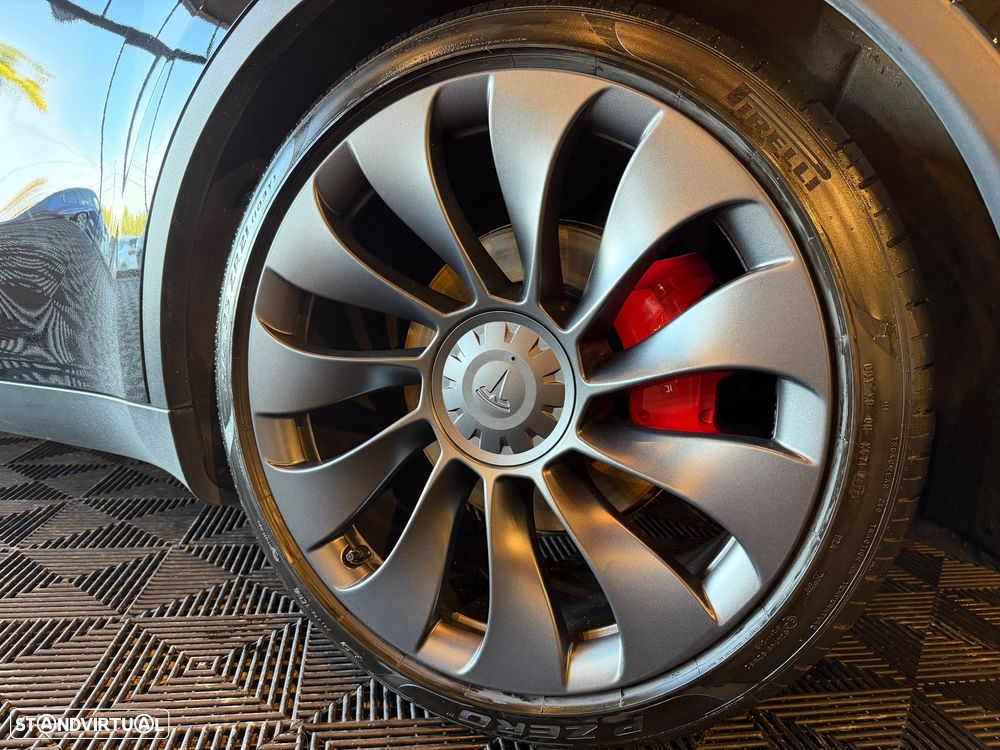 Tesla Model Y Performance Dual Motor AWD - 14
