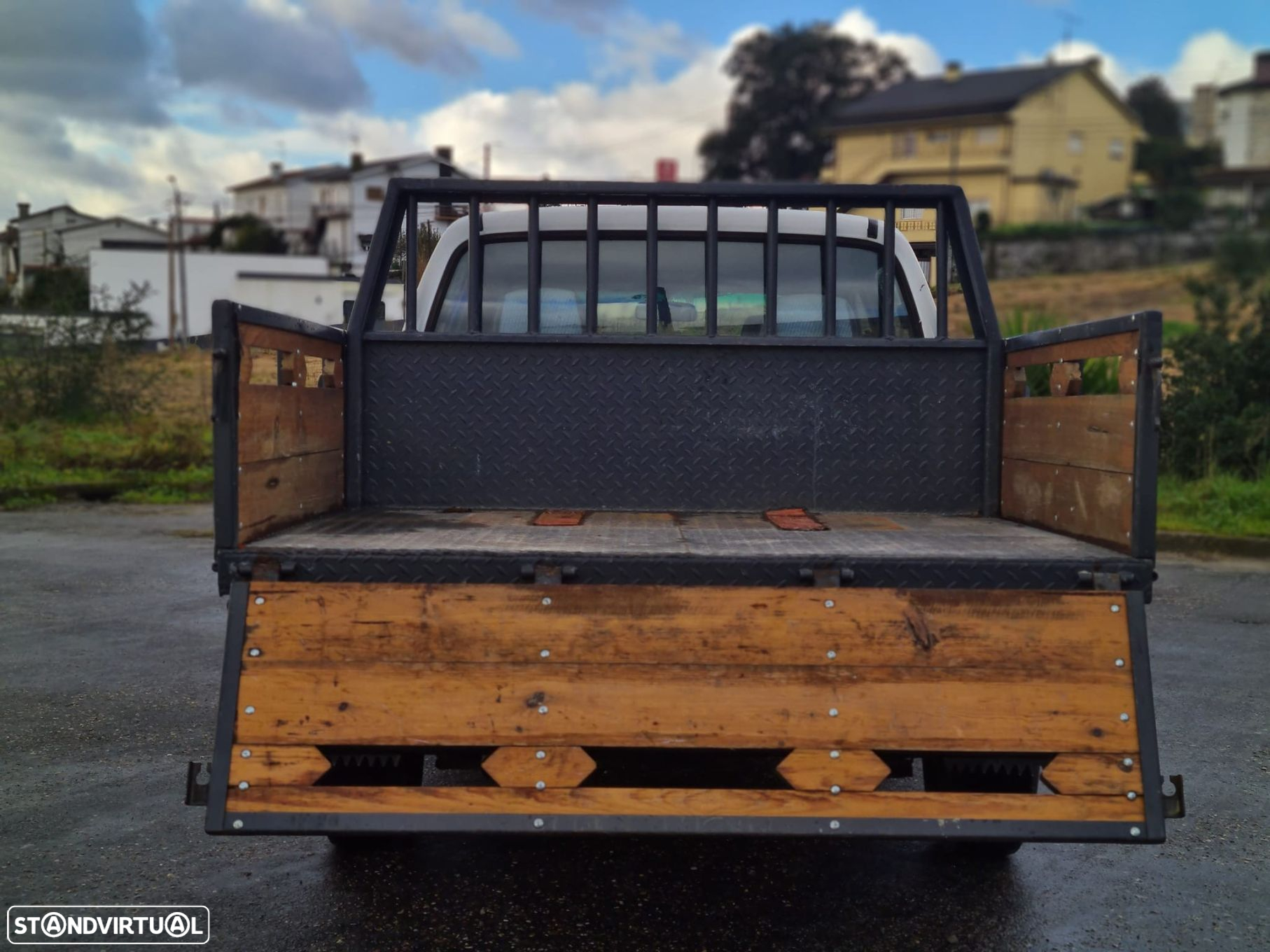 Toyota Hilux 2.4 D LN145LPM CD Cx Met - 17