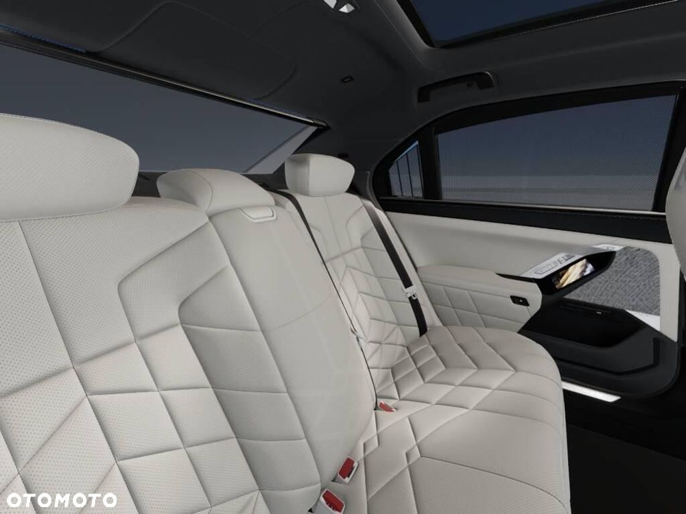 BMW i7 - 7