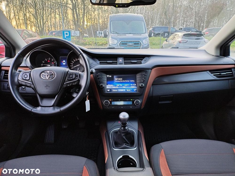 Toyota Avensis 1.8 Premium - 10