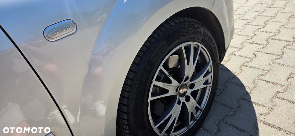 Ford Focus 2.0 16V Titanium - 11