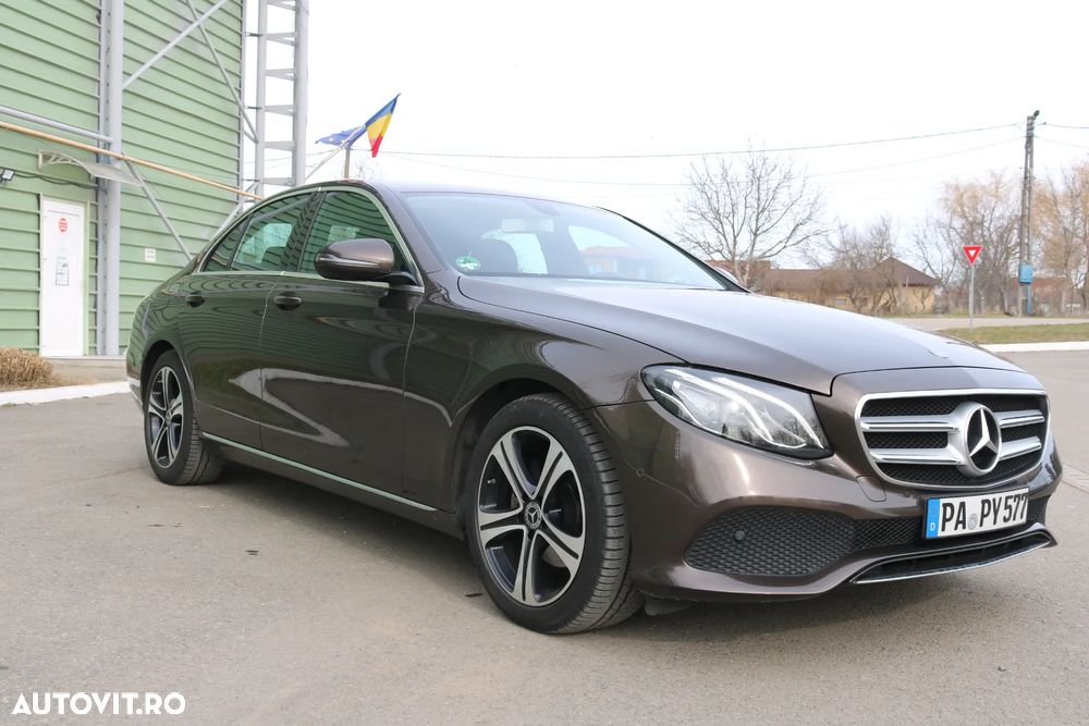 Mercedes-Benz E 220 d 4Matic 9G-TRONIC Avantgarde - 2