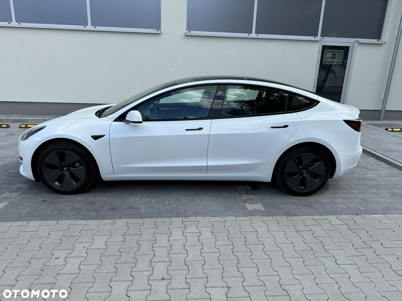 Tesla Model 3 - 9