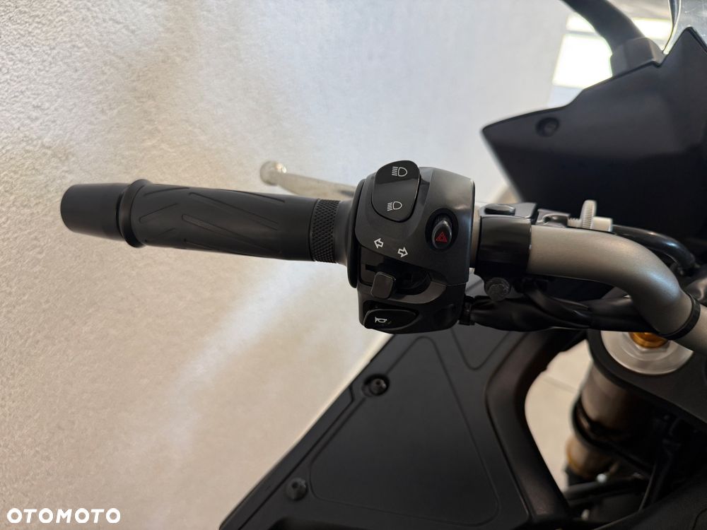 Yamaha FZ8 - 7